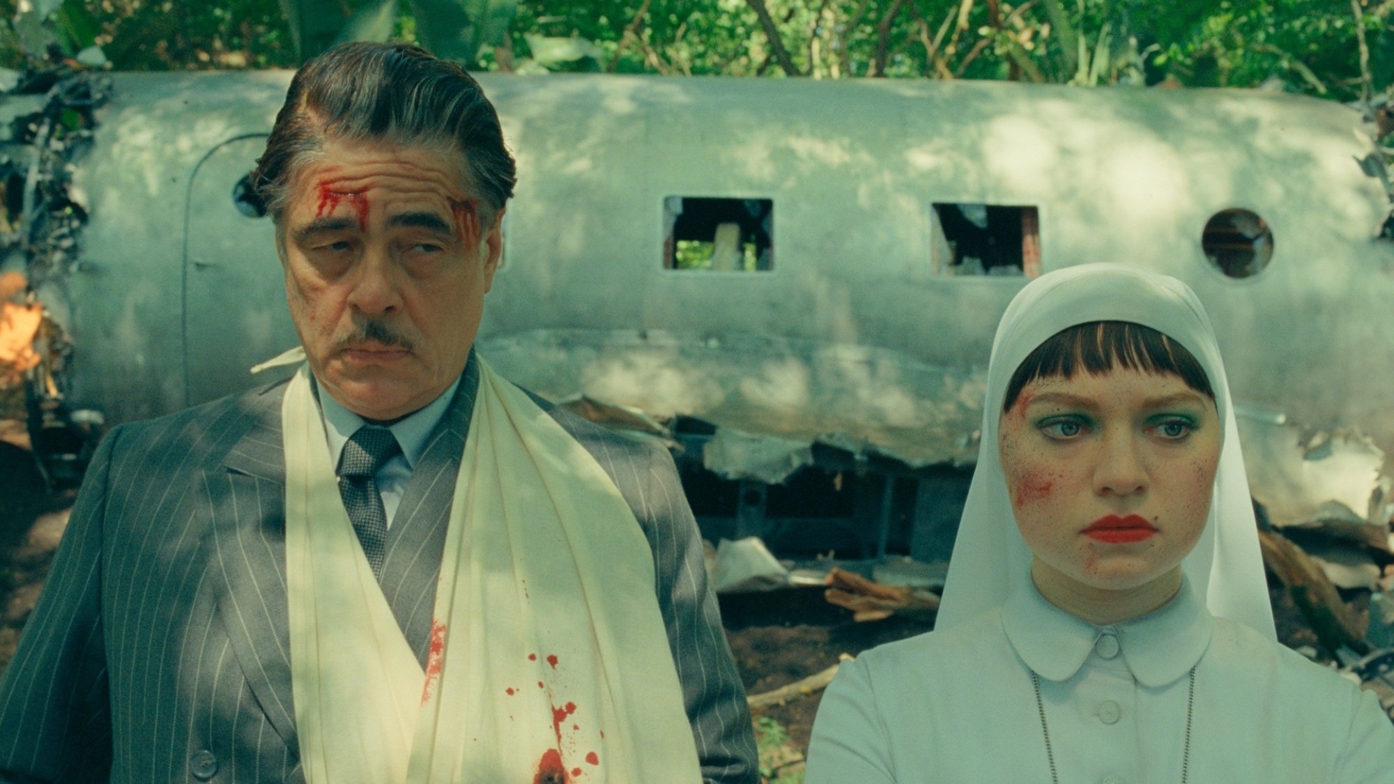 Benicio del Toro and Mia Threapleton in "The Phoenician Scheme."
